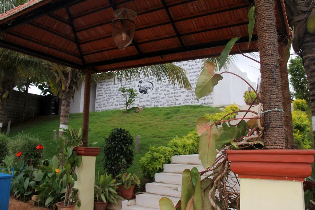 By The Way Hotell Mysore Eksteriør bilde