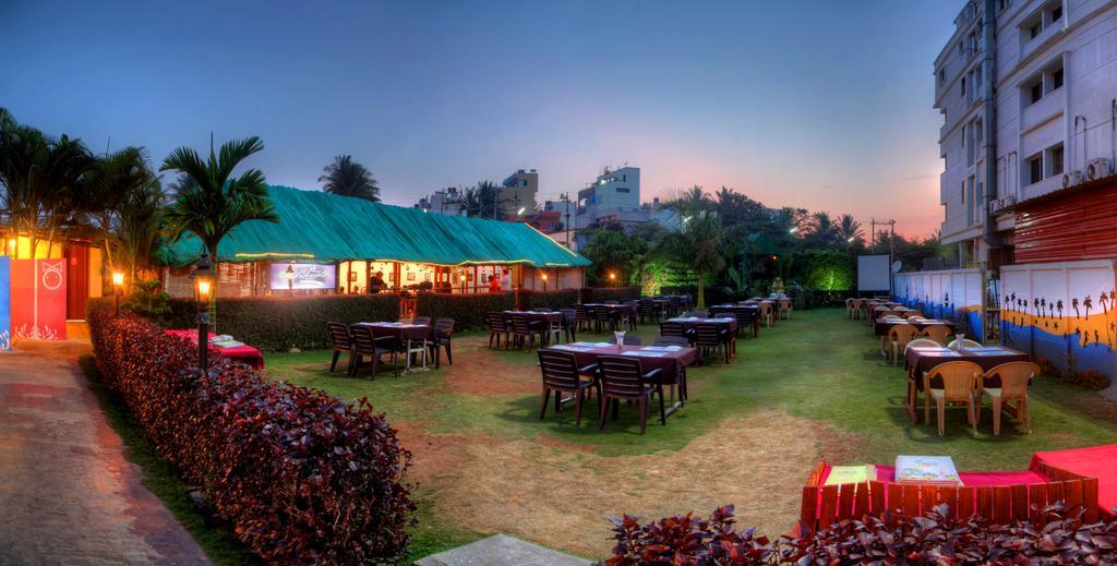 By The Way Hotell Mysore Eksteriør bilde