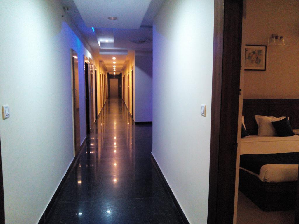 By The Way Hotell Mysore Eksteriør bilde