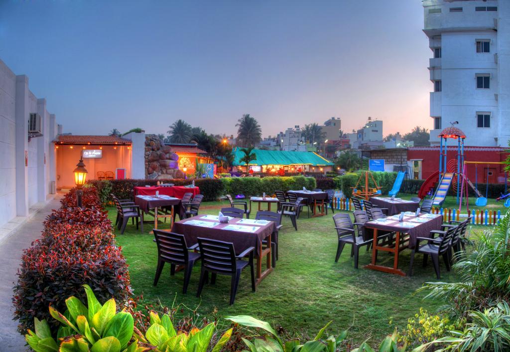 By The Way Hotell Mysore Eksteriør bilde