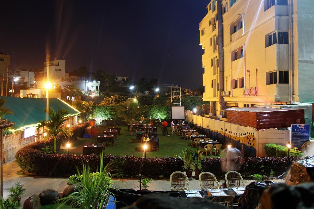 By The Way Hotell Mysore Eksteriør bilde